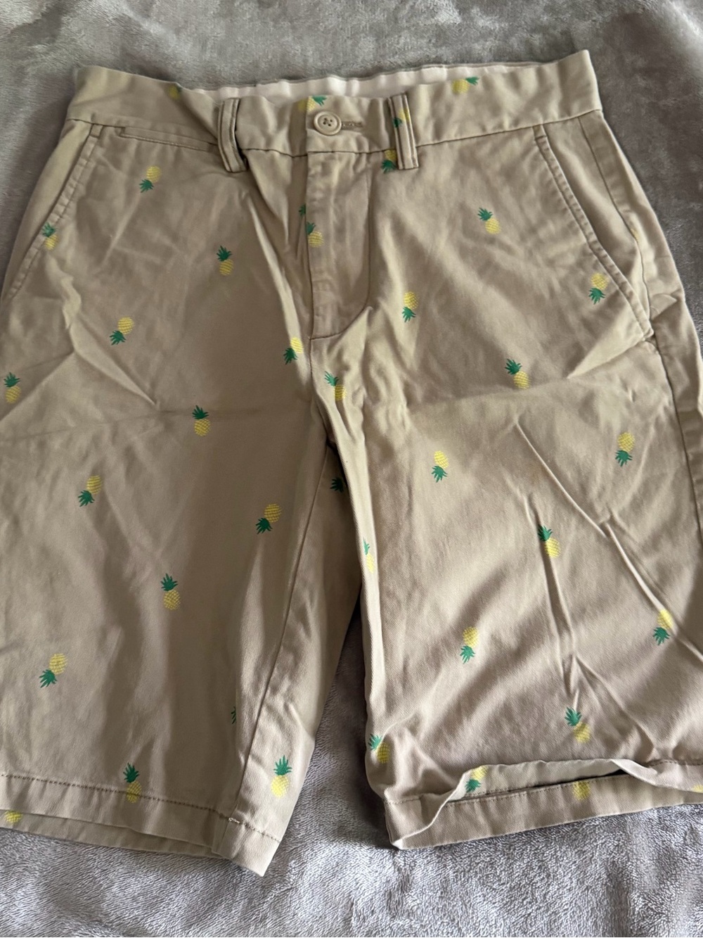 (B)Like New Old Navy Men's Pineapple Print Flat Front Khaki Shorts